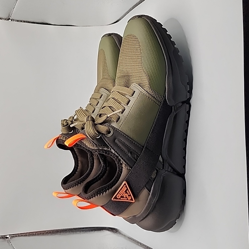 Guess men's size 8 sneakers, olive green